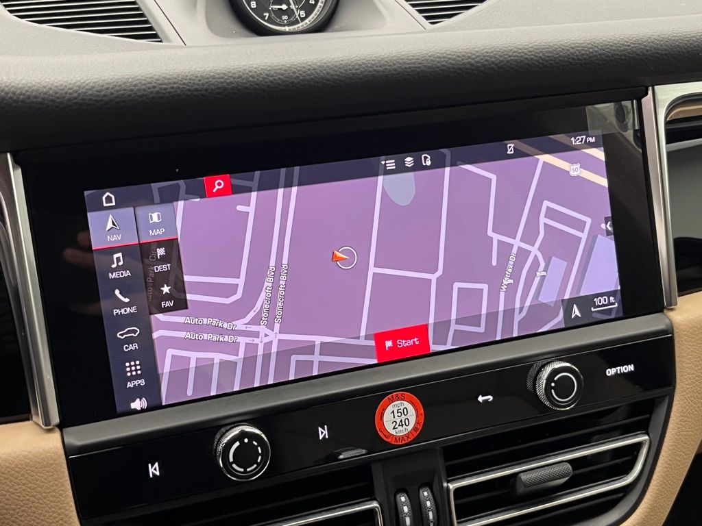 Thumbnail: 2023 Porsche Macan - 24