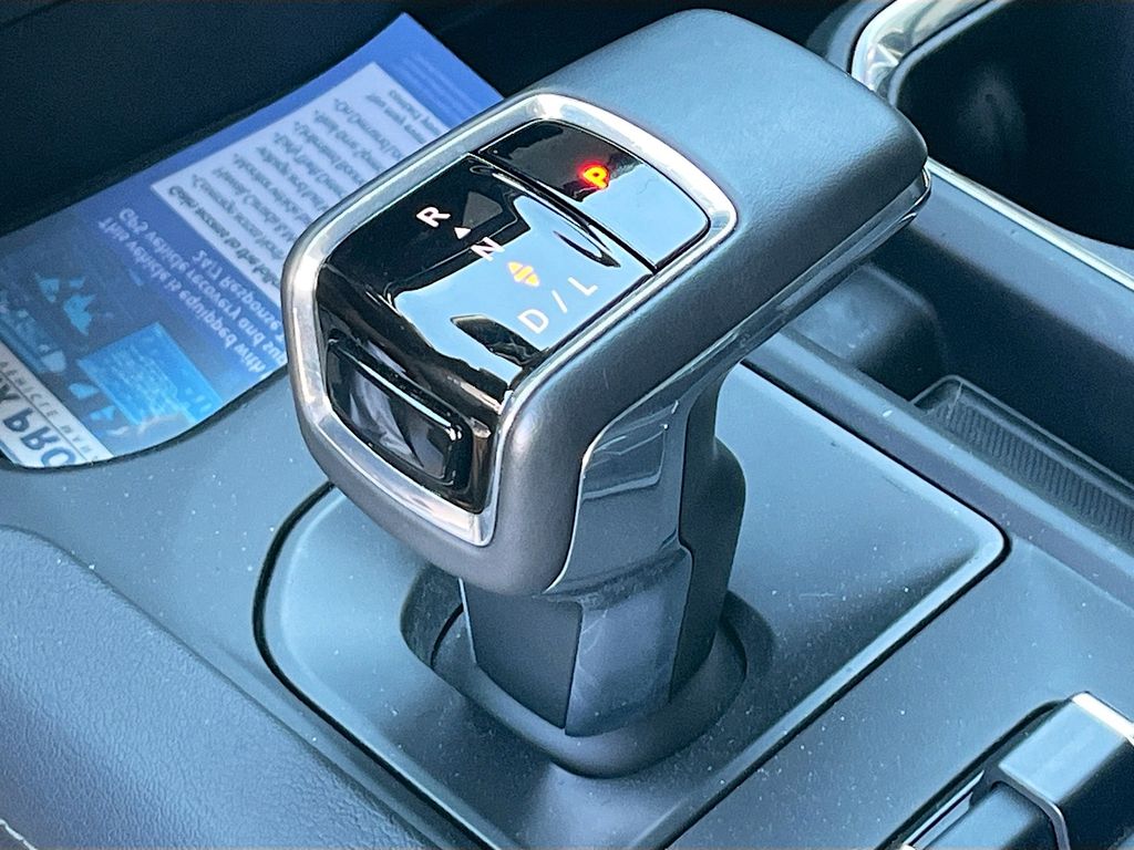 Used 2025 Silver GMC Denali image 17