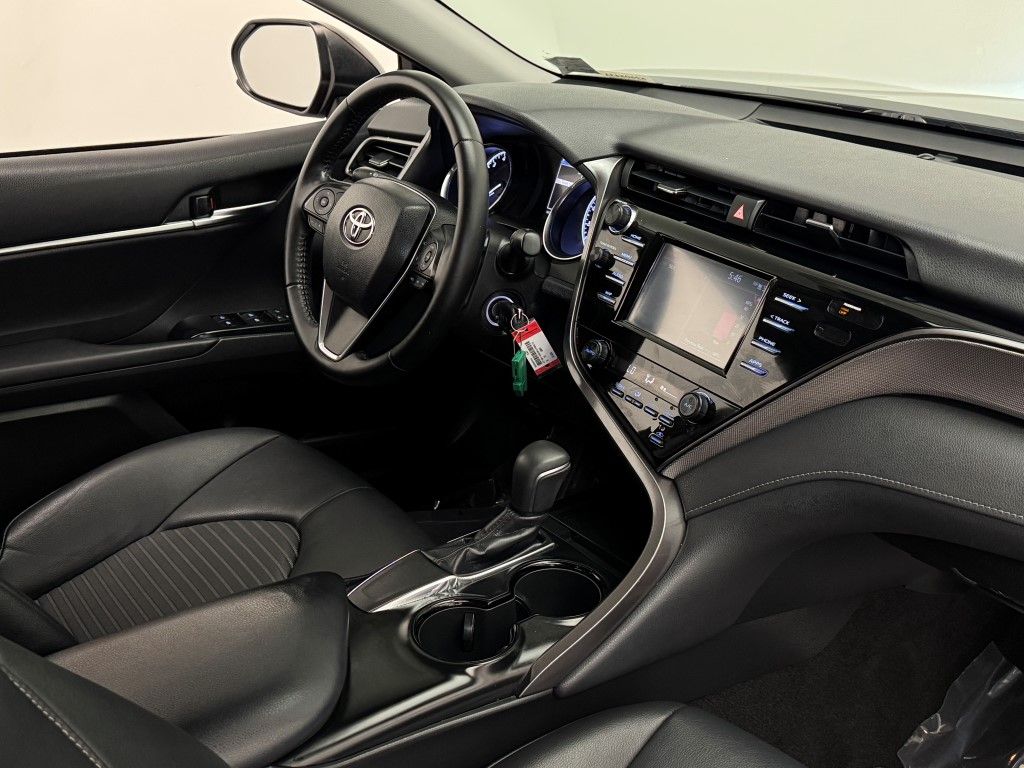2019 Toyota Camry SE 14
