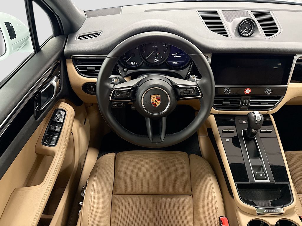 Thumbnail: 2025 Porsche Macan - 12