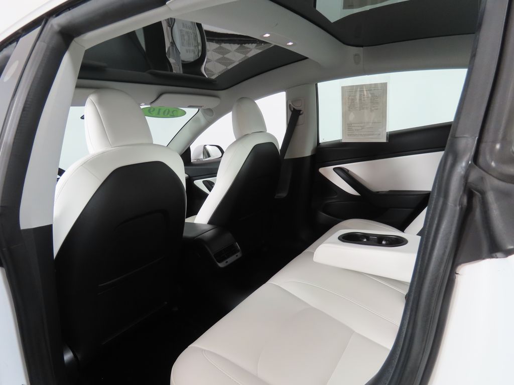 Thumbnail: 2019 Tesla Model 3 - 32