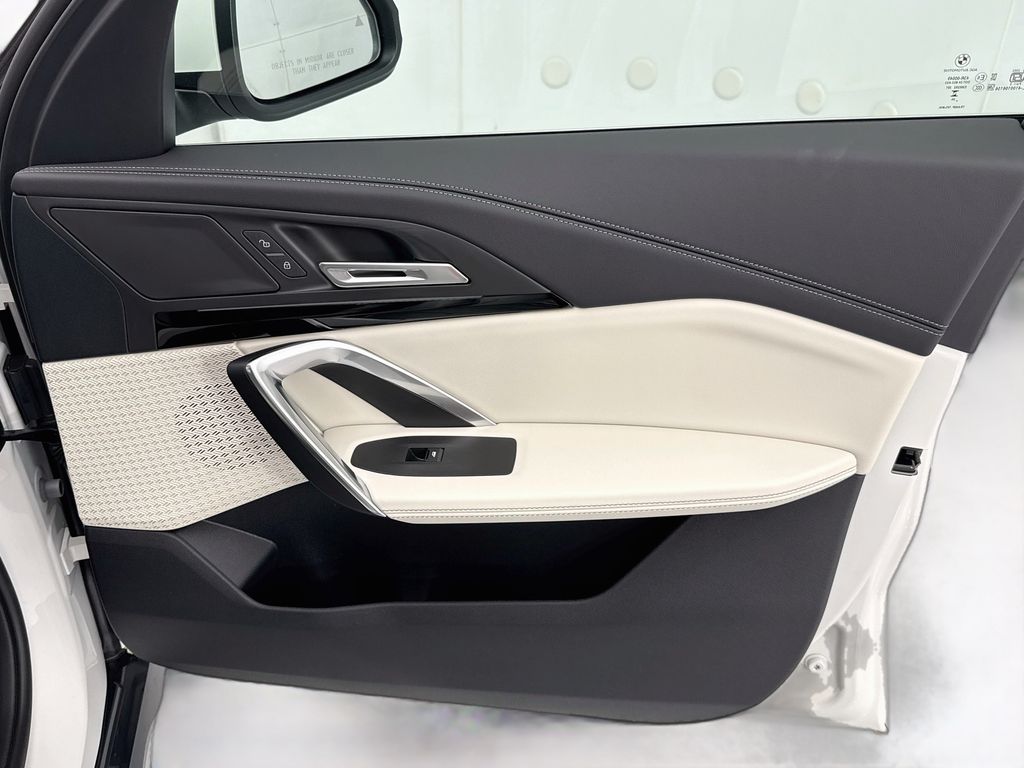 New 2027 White BMW xDrive28i image 24