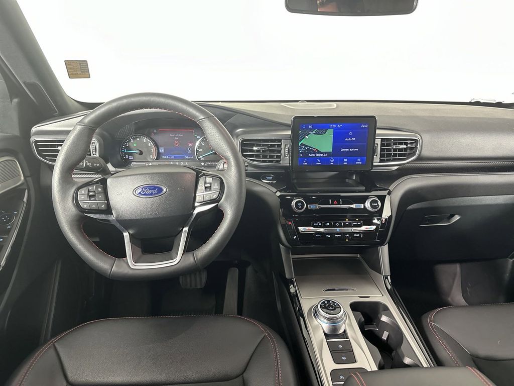 2024 Ford Explorer ST-Line 21