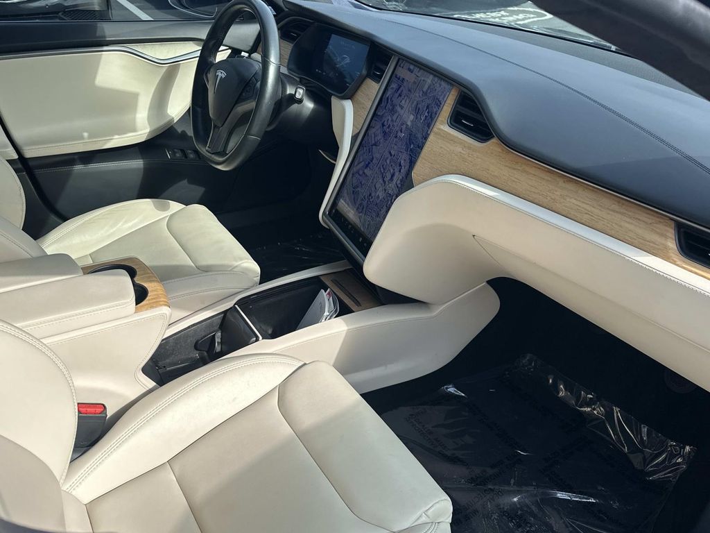 Thumbnail: 2020 Tesla Model S - 20