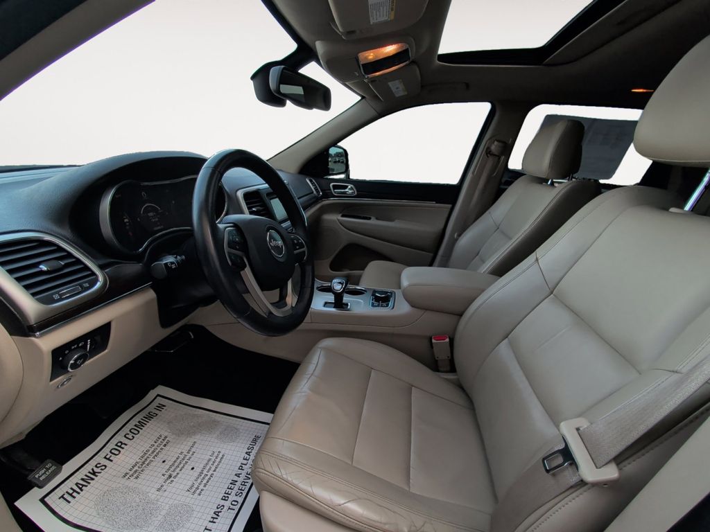 Used 2014 Silver Jeep Limited image 9