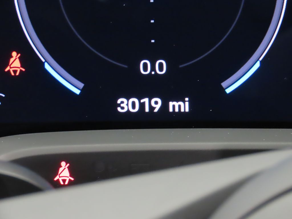 Thumbnail: 2025 Porsche Taycan - 17