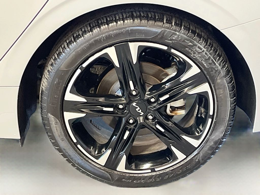 Used 2024 Wolf Gray Kia GT-Line image 32