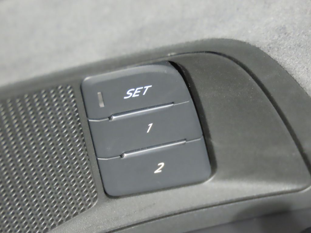 Thumbnail: 2026 Audi e-tron GT - 30