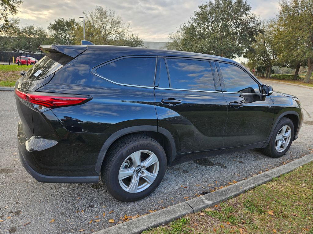 2022 Toyota Highlander LE 5