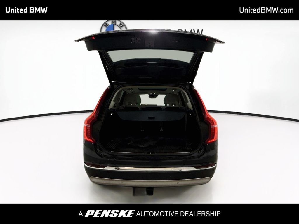 Thumbnail: 2022 Volvo XC90 - 21
