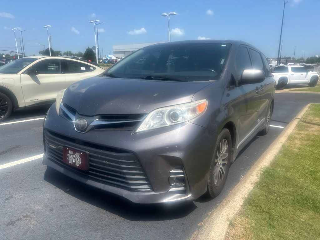 2019 Toyota Sienna XLE Premium 8-Passenger FWD