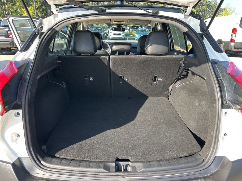 2020 Aspen White/Super Black Nissan Kicks SR FWD SUV