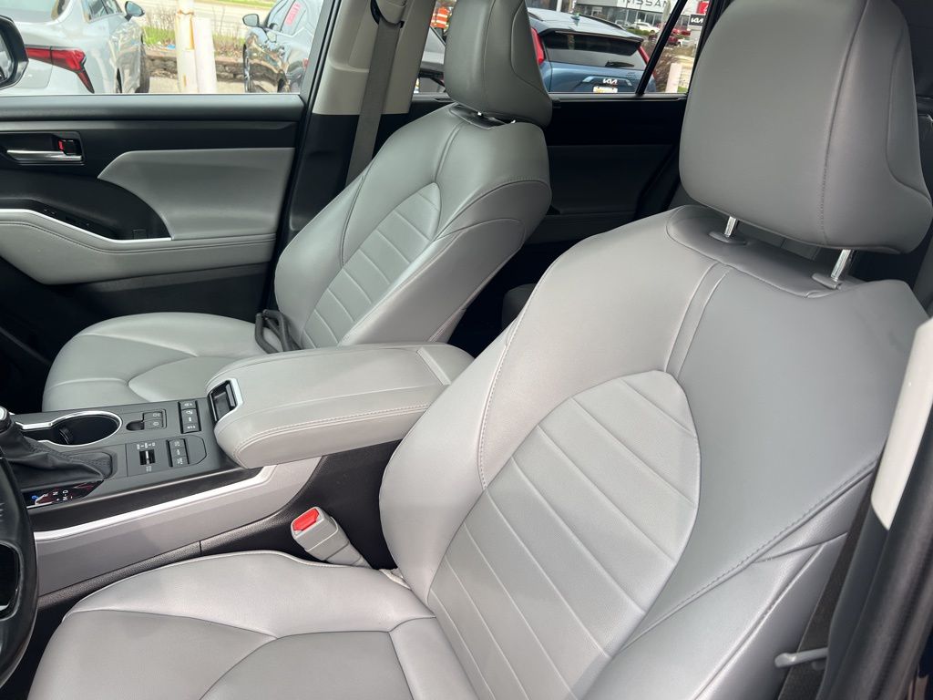 2021 Toyota Highlander XLE photo