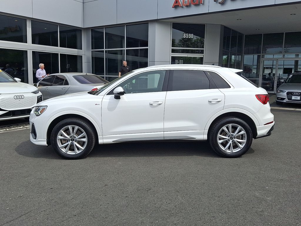 Thumbnail: 2023 Audi Q3 - 7