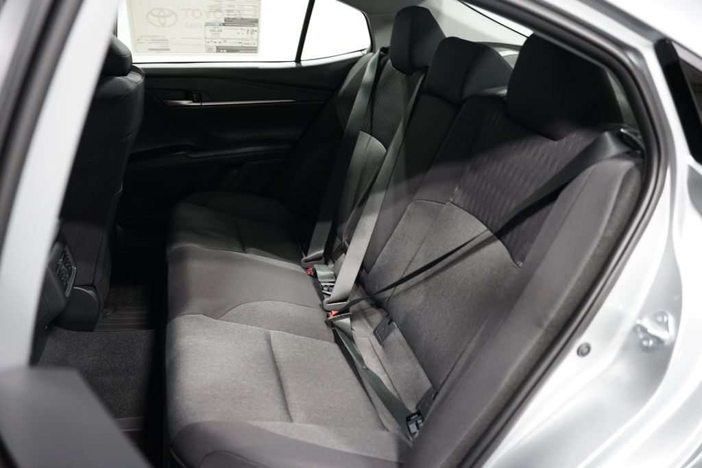 2025 Toyota Camry LE 29