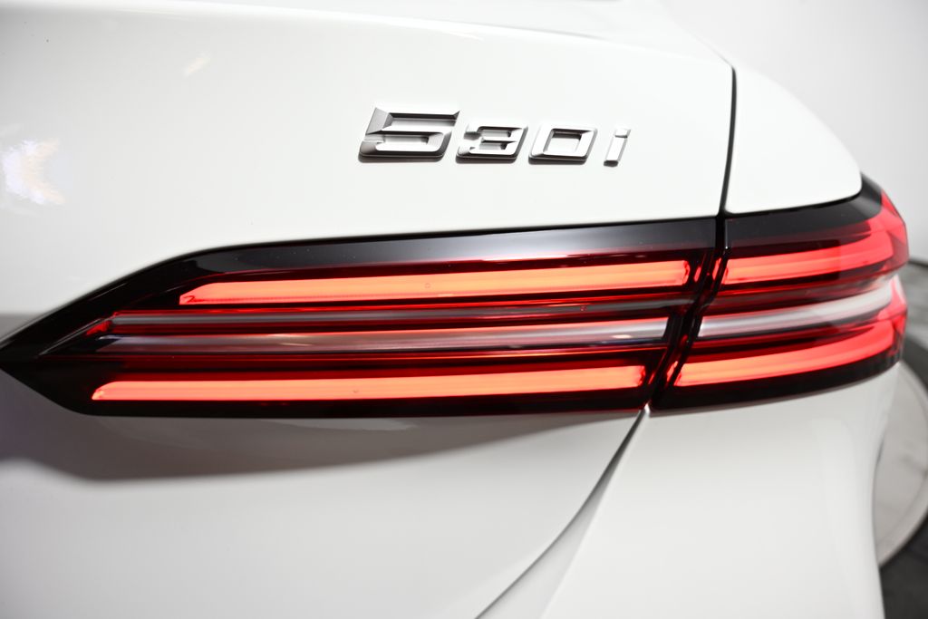 Thumbnail: 2026 BMW 5 Series - 11