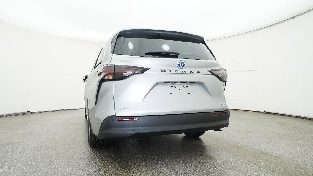 Thumbnail: 2025 Toyota Sienna - 10
