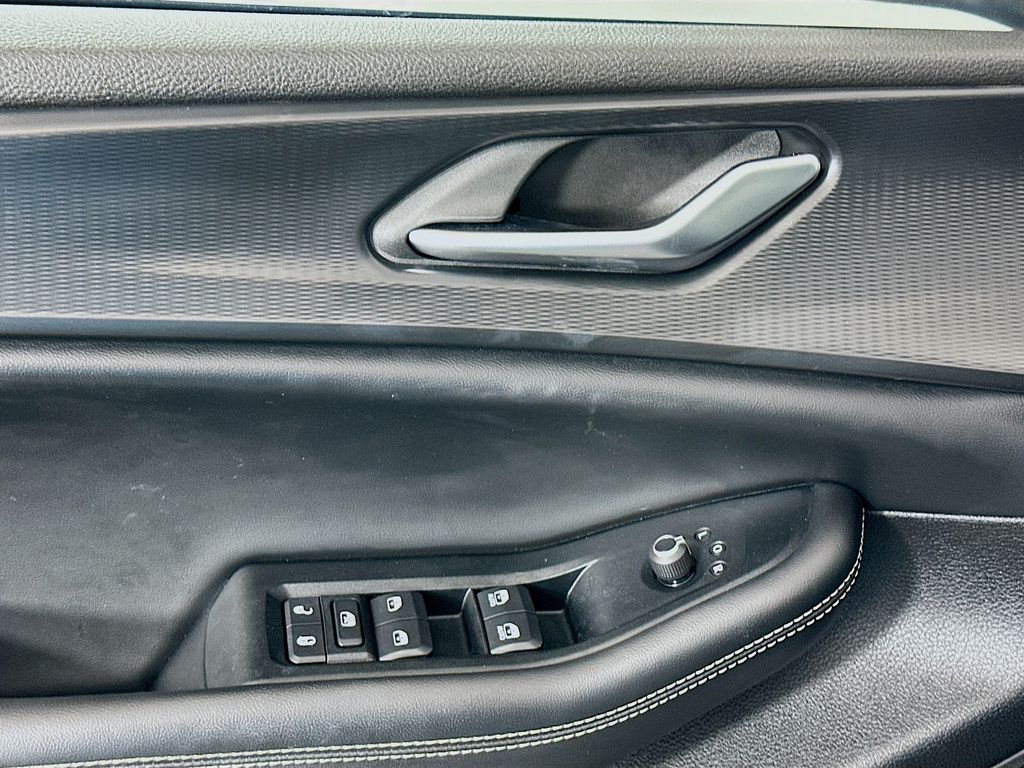 Thumbnail: 2023 Jeep Grand Cherokee - 17