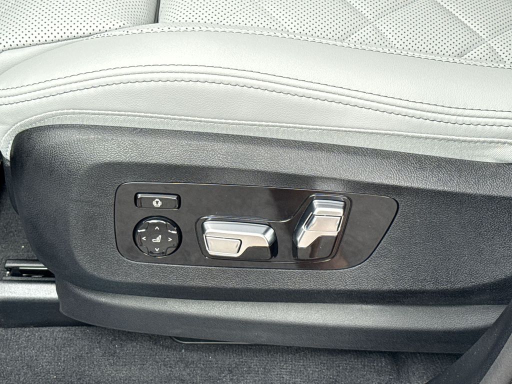 Thumbnail: 2026 BMW X5 - 12
