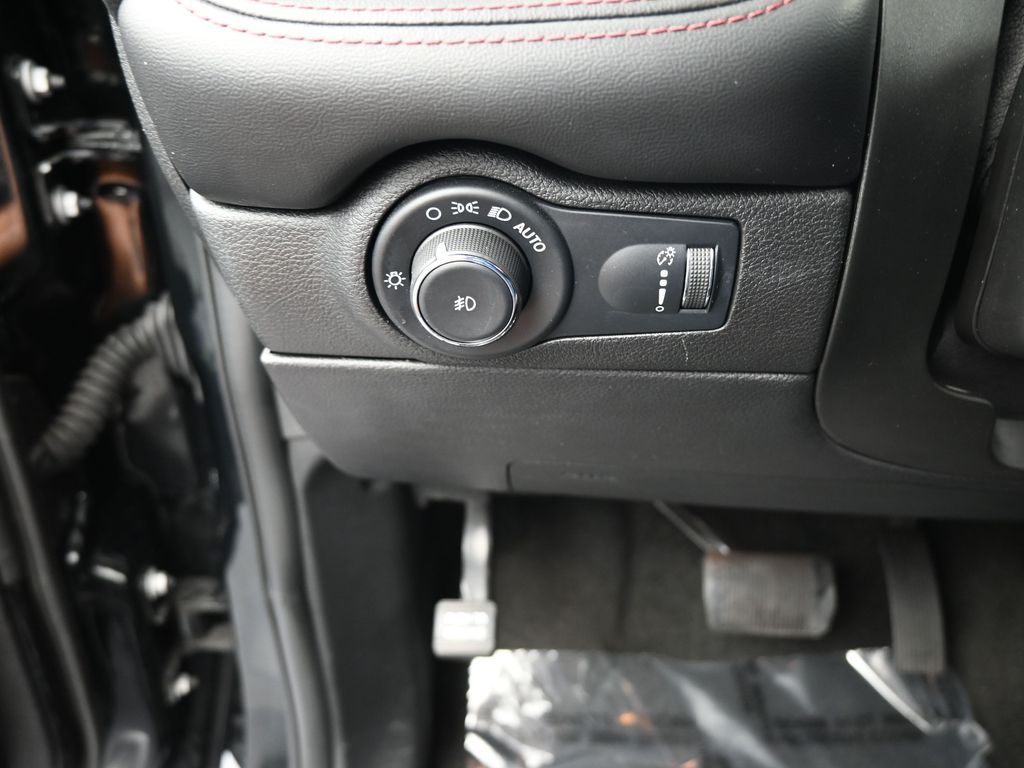 Used 2022 DB Black Crystal Clearcoat Dodge R/T image 32