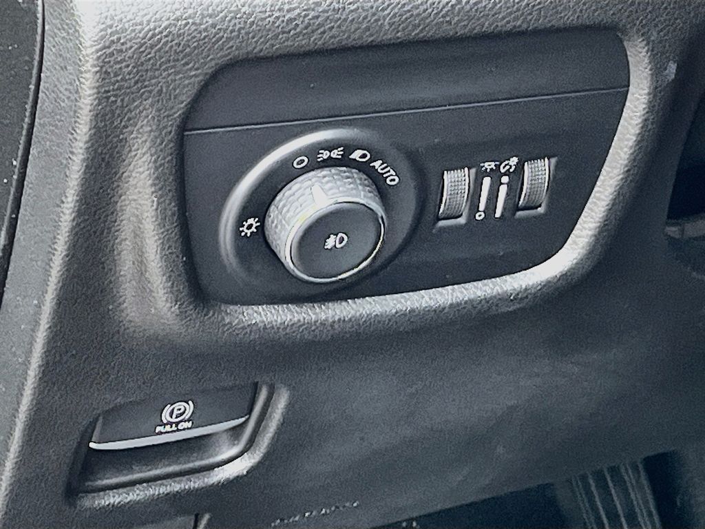 Used 2022 Orange Jeep Limited image 10
