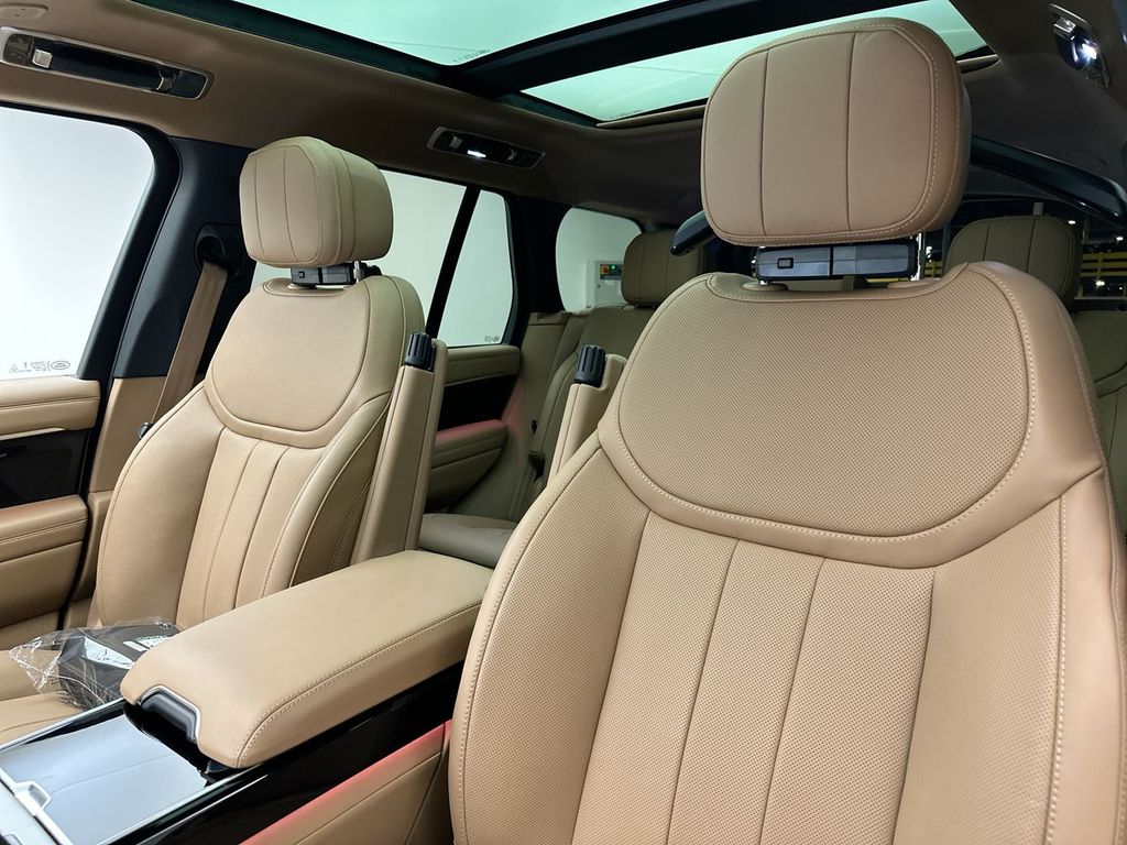 Thumbnail: 2025 Land Rover Range Rover - 9