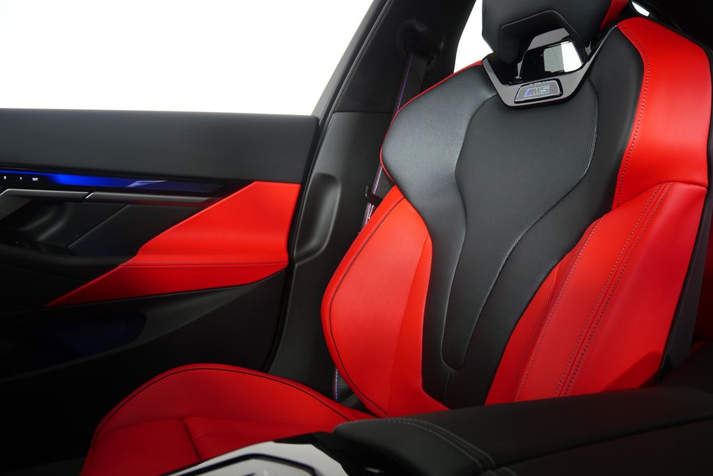 Thumbnail: 2026 BMW M5 - 31