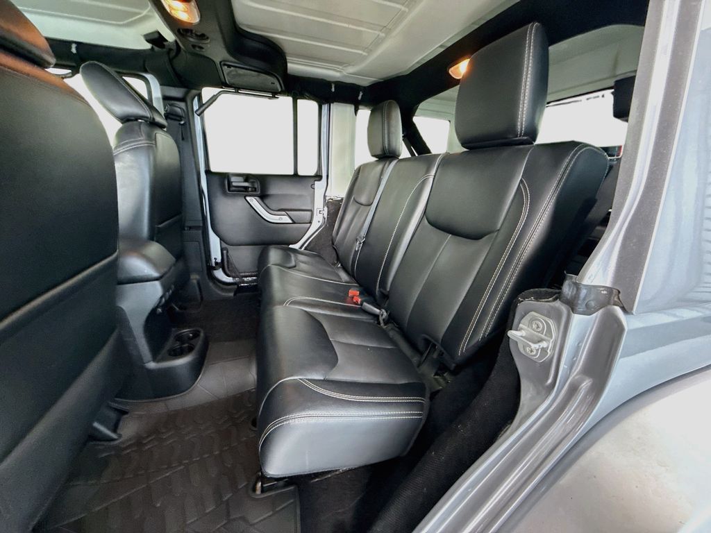 Thumbnail: 2017 Jeep Wrangler - 20