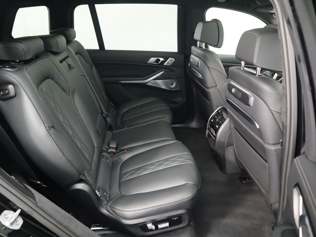 Thumbnail: 2026 BMW X7 - 23