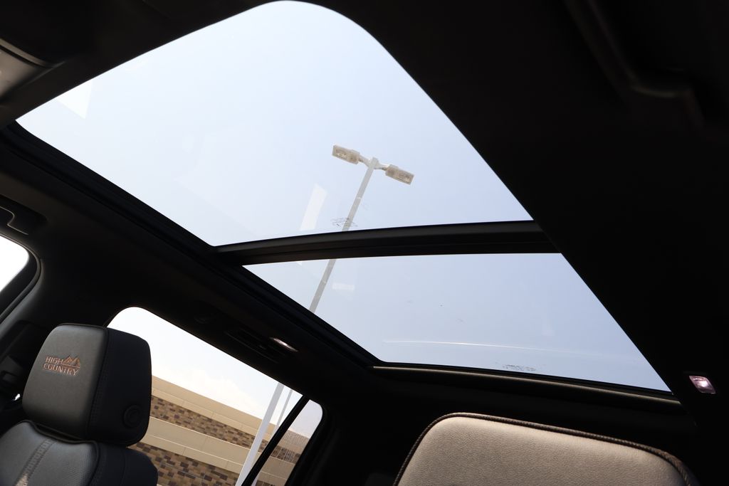 Thumbnail: 2025 Chevrolet Suburban - 17