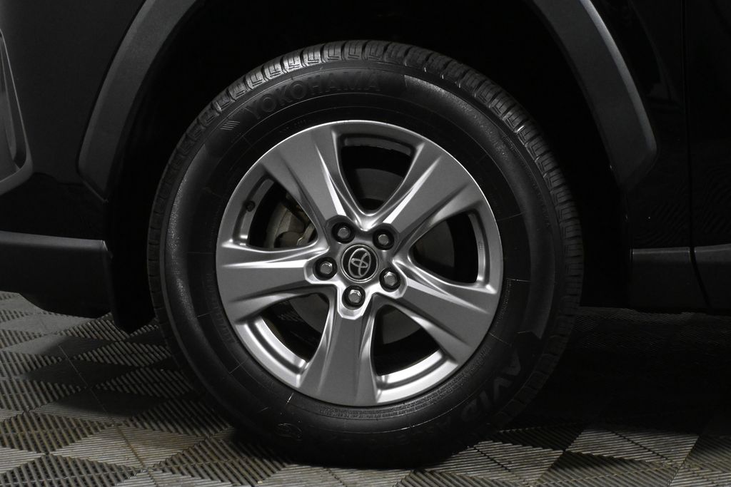 Thumbnail: 2022 Toyota RAV4 - 13