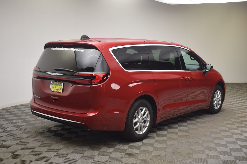 new 2026 Chrysler Pacifica car, priced at $34,613