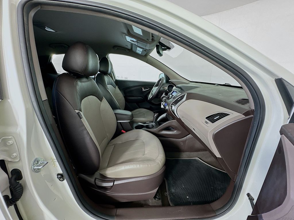 Thumbnail: 2012 Hyundai Tucson - 26