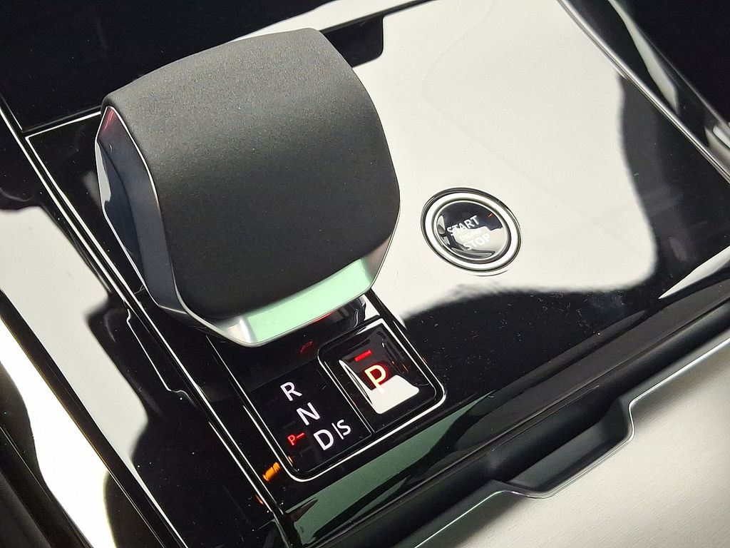 Thumbnail: 2026 Land Rover Range Rover Sport - 12