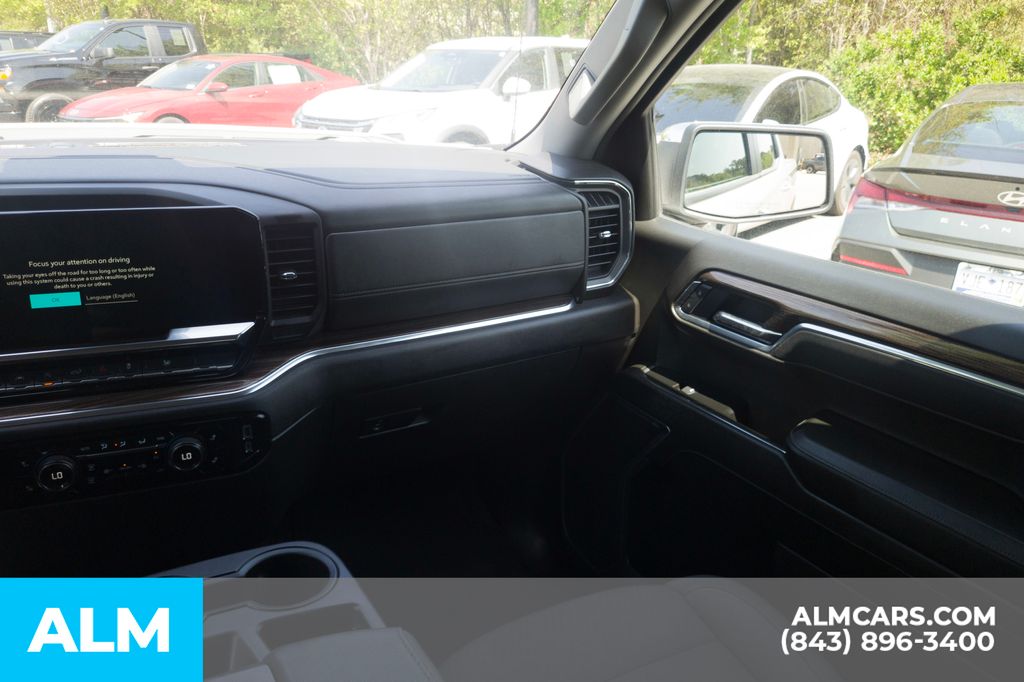 Used 2025 Summit White Chevrolet LT image 21