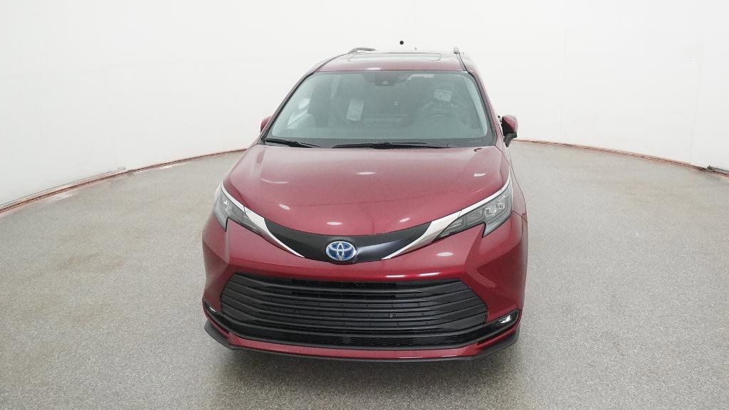 Thumbnail: 2025 Toyota Sienna - 18