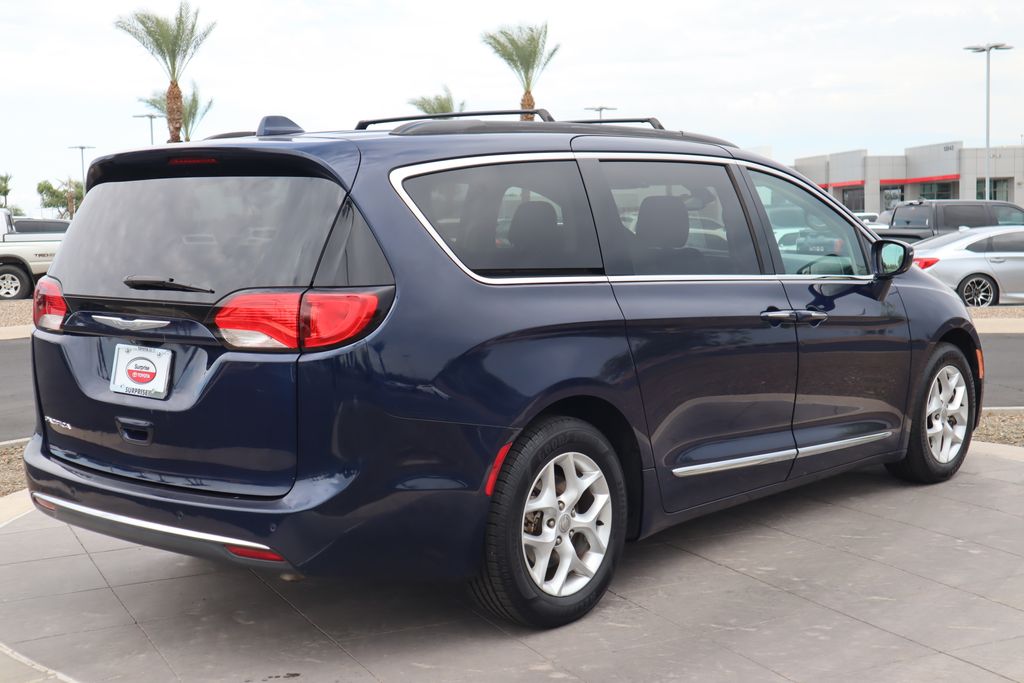 Thumbnail: 2017 Chrysler Pacifica - 5