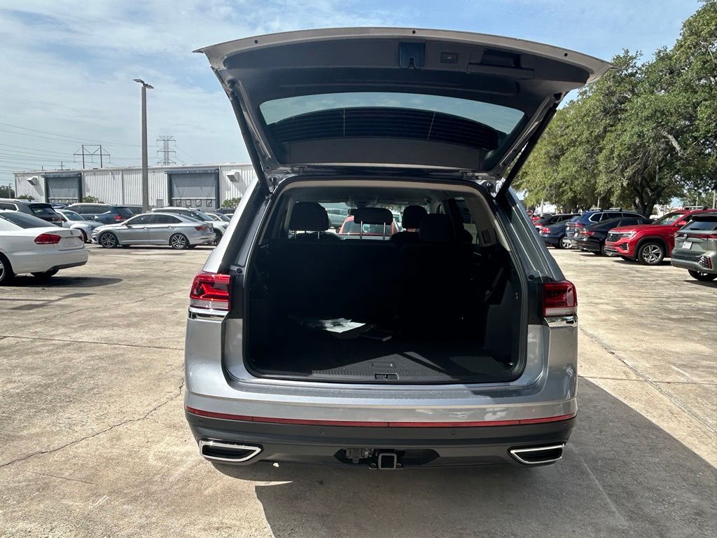 New 2026 Silver Mist Metallic Volkswagen 2.0T SE w/Technology image 33