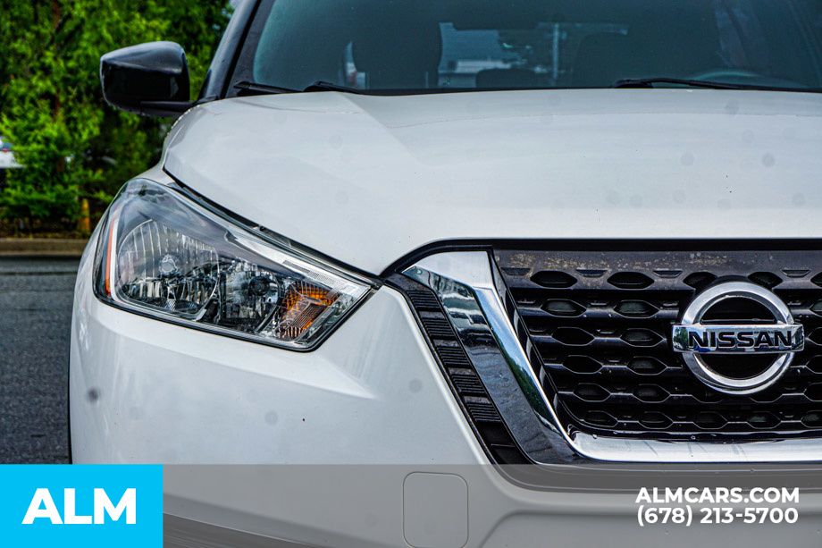 Used 2018 White Nissan SV image 12