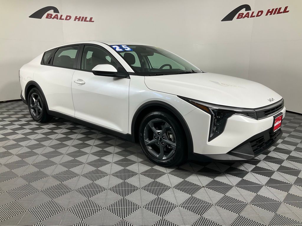 Snow White Pearl 2025 Kia K4 LXS FWD Sedan Front-Wheel Drive Continuously Variable Transmission