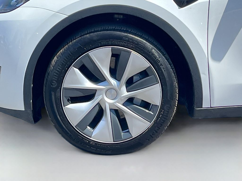 Used 2024 White Tesla Standard Range image 32