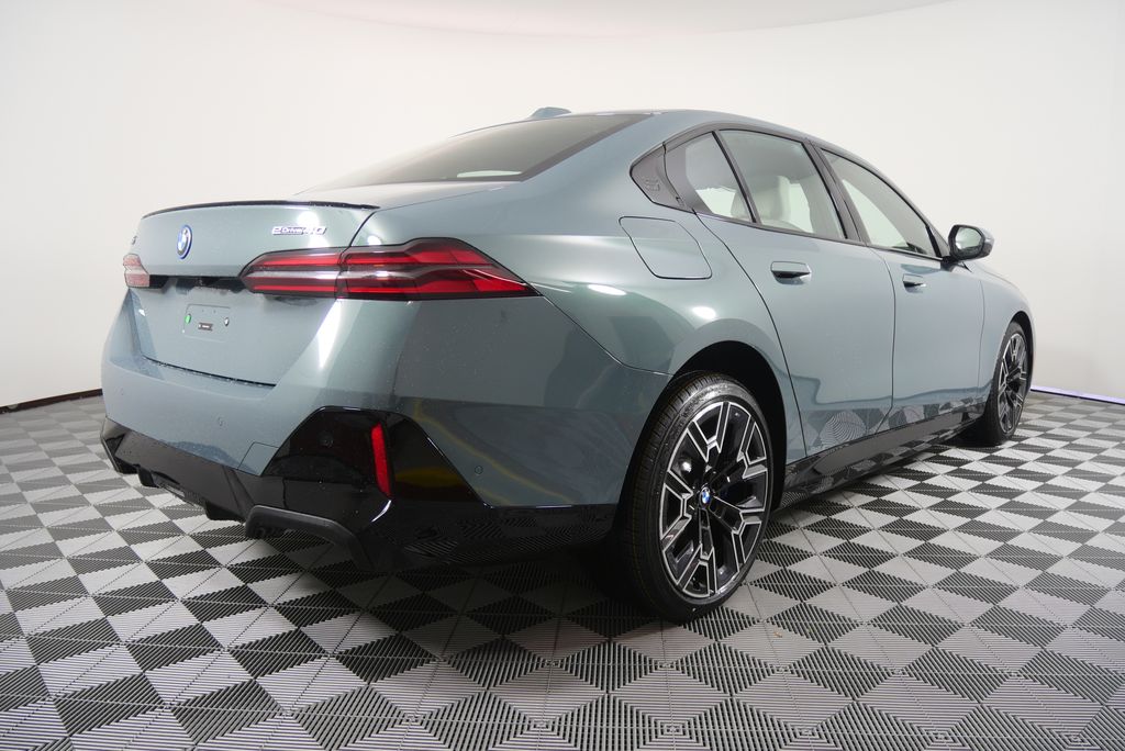 Thumbnail: 2026 BMW i5 - 3