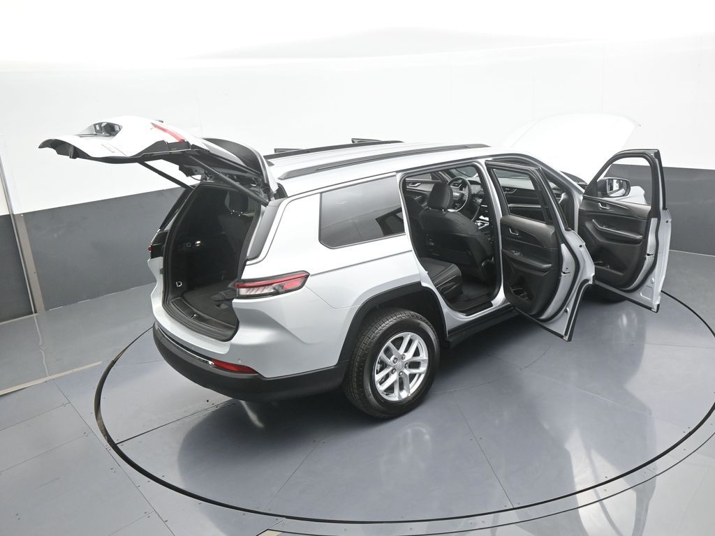 Used 2024 Silver Zynith Jeep Laredo image 70