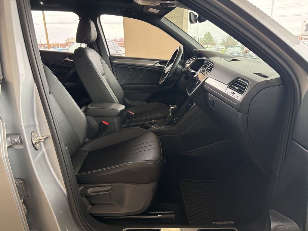 Thumbnail: 2023 Volkswagen Tiguan - 24