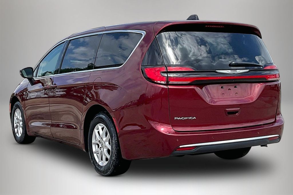 Used 2023 Chrysler Pacifica Touring L 4D Passenger Van