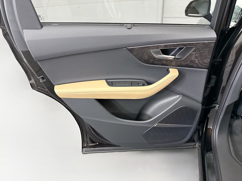 Thumbnail: 2026 Audi Q7 - 25