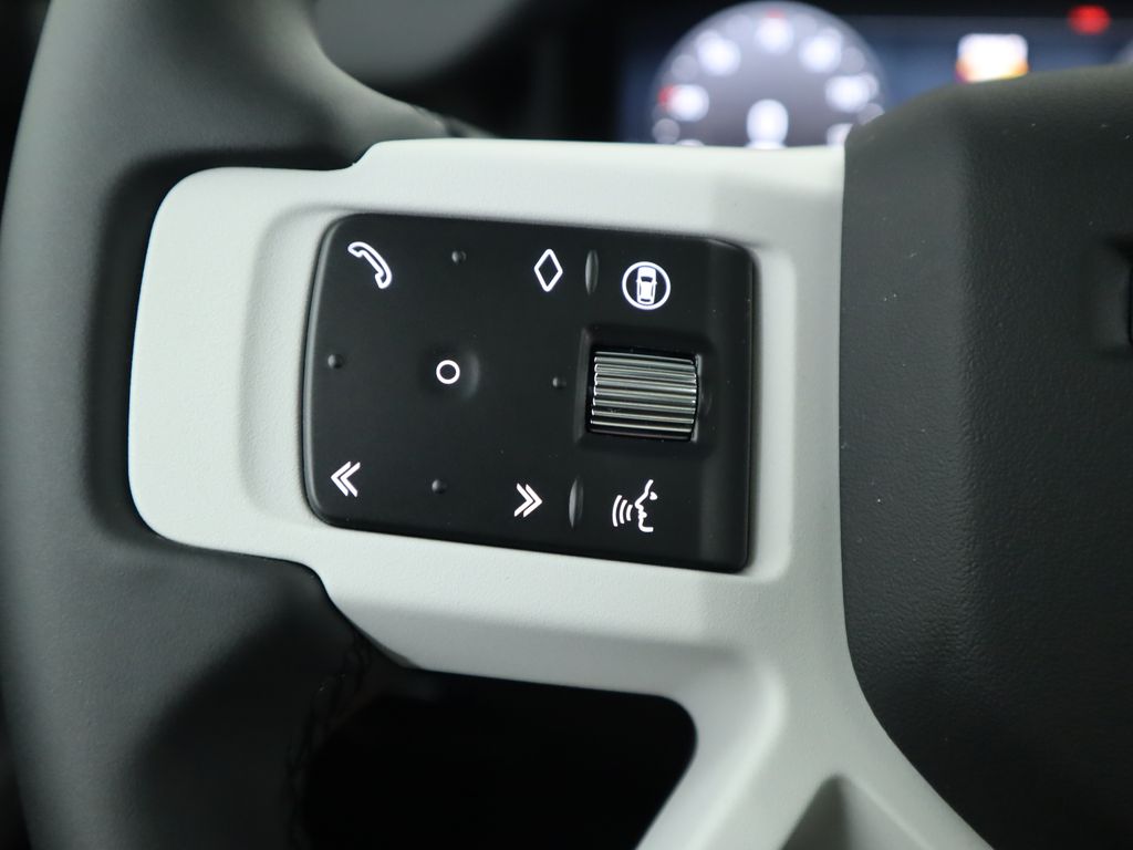 2025 Land Rover Defender 130 11
