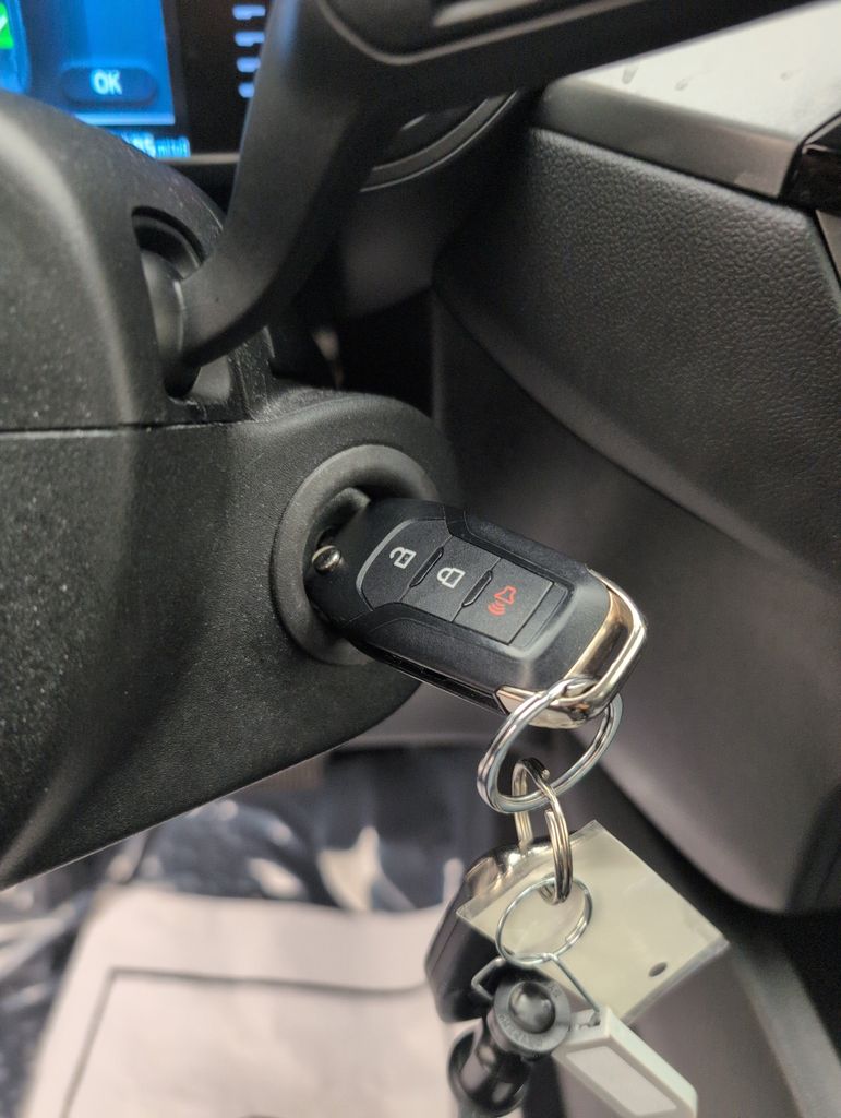 2023 Oxford White Ford Escape Base FWD SUV