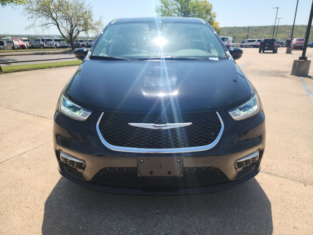 2024 Chrysler Pacifica Touring L photo