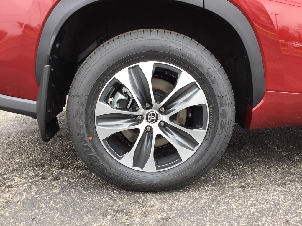 Thumbnail: 2026 Toyota Highlander - 11